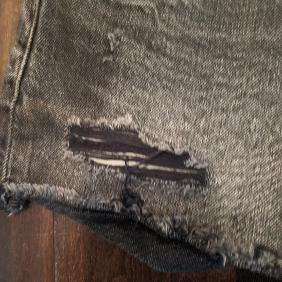 Black Levi Distressed Shorts! - Picture 6 of 6